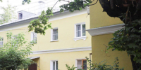 На улице Дзержинского проверили капитальный ремонт крыш и фасадов домов - Regions.Ru