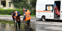В Серпухове на Московском шоссе очистили канализацию и откачали воду после дождей - Regions.Ru