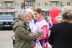 Жителям Серпухова раздали шары и ленточки в честь Дня Государственного флага РФ