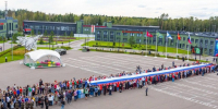 В «Авангарде» студенты и герои СВО развернули гигантский флаг России - Regions.Ru