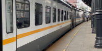 Полиция задержала троих мужчин, напавших с ножом на контролеров в подмосковной электричке - Regions.Ru