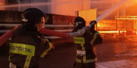 Сотрудники «Мособлпожспаса» приняли участие в тушении пожара на нефтебазе в Серпухове - Regions.Ru