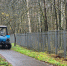 На Северном проезде за гимназией убрали опавшие листья и мусор - Regions.Ru
