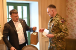 Глава Серпухова встретился с военнослужащим Дмитрием, вернувшимся с фронта